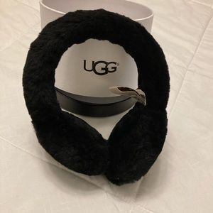 BLACK SHEARLING UGG EARMUFFS